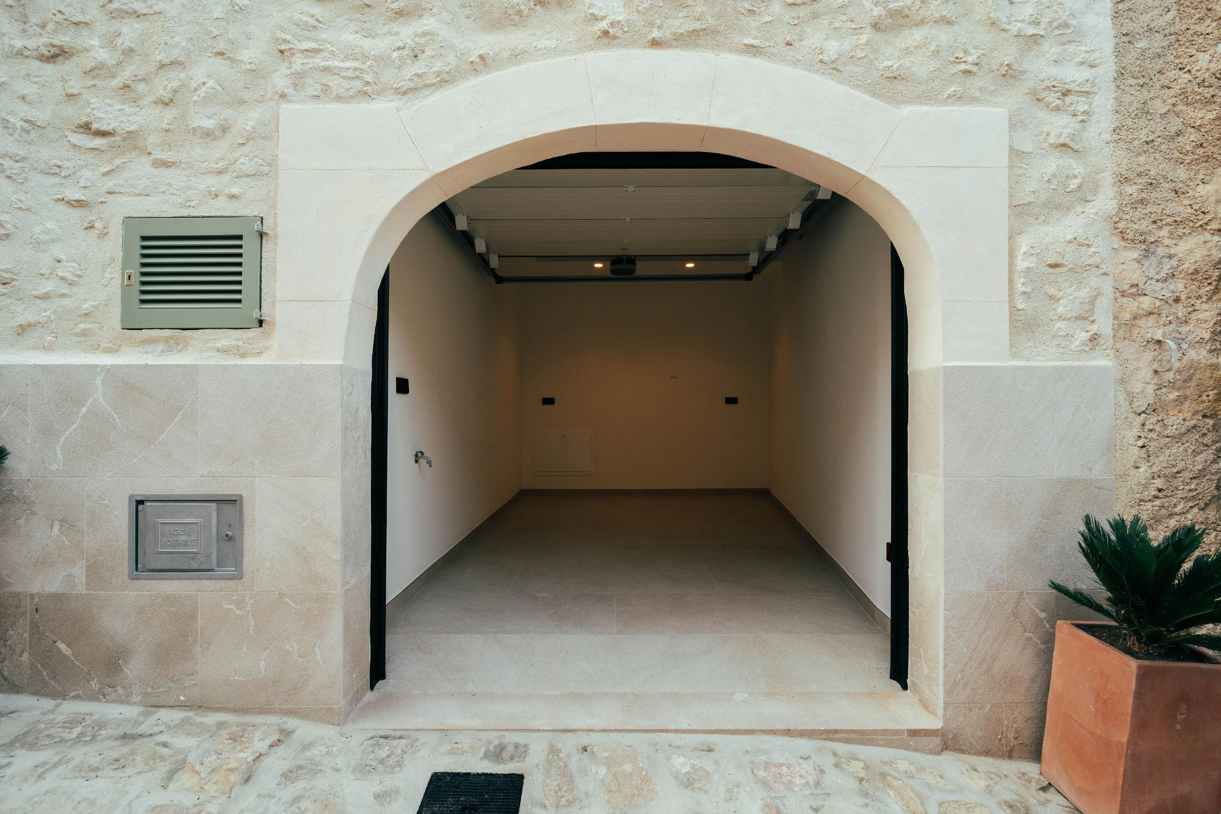 Nieuwbouw herenhuis met uitzicht en zwembad in Montuïri-20