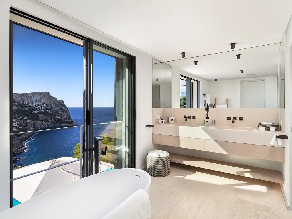 Modern villa i ett drömläge med spektakulär utsikt-15