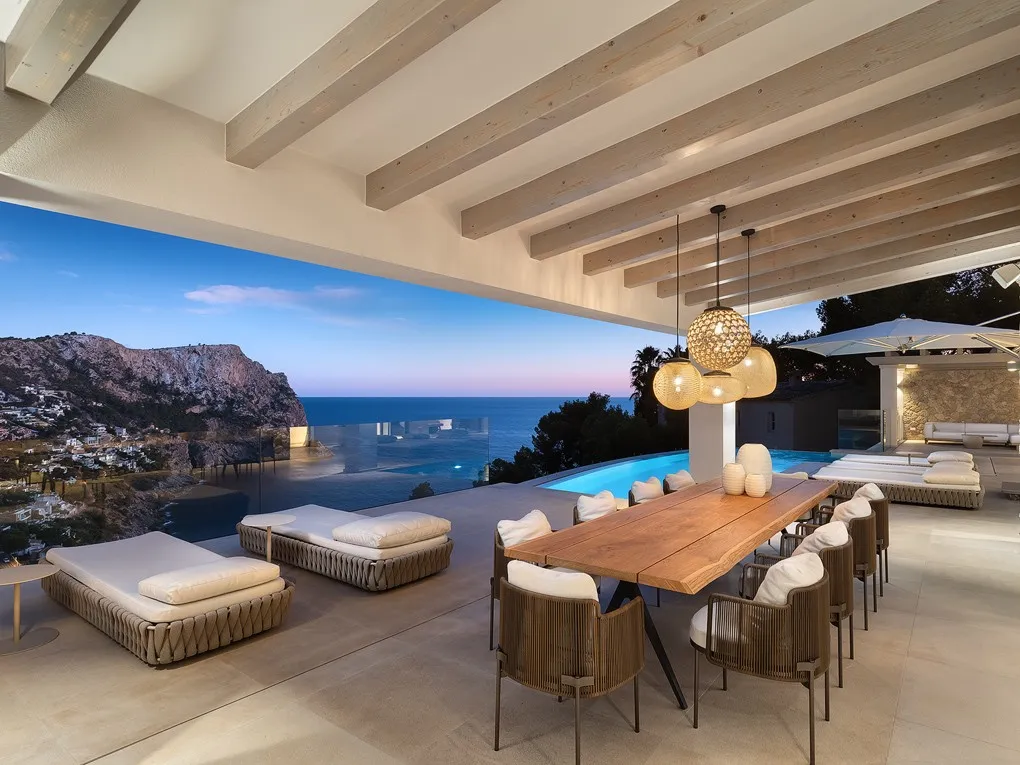 Moderne villa på en drømmebeliggenhed med spektakulær udsigt-24