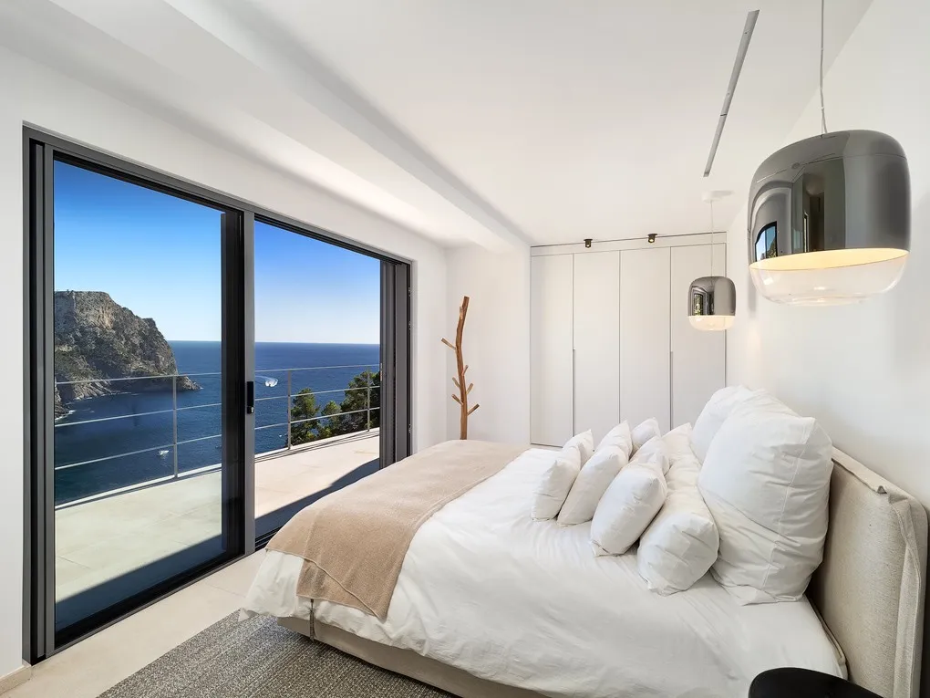 Moderne villa på en drømmebeliggenhed med spektakulær udsigt-16