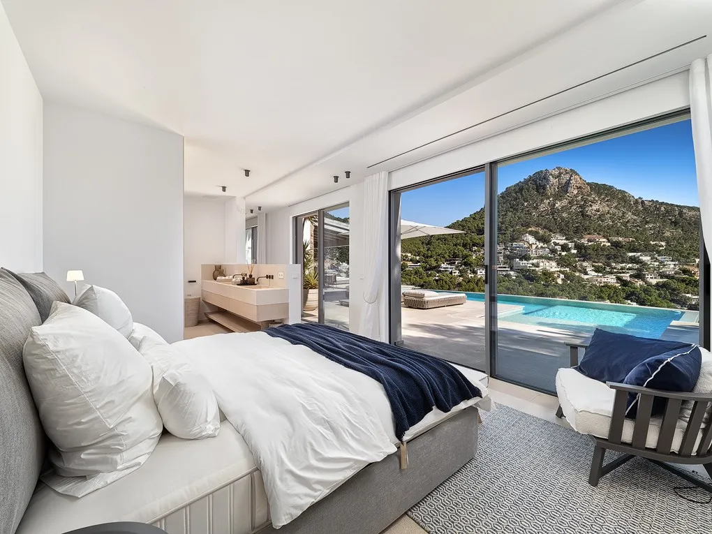 Modern villa i ett drömläge med spektakulär utsikt-20