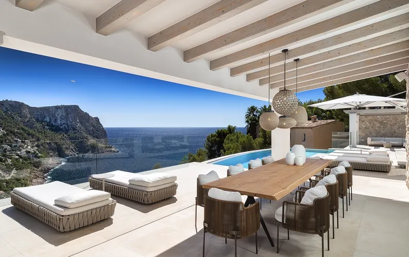 Modern villa i ett drömläge med spektakulär utsikt