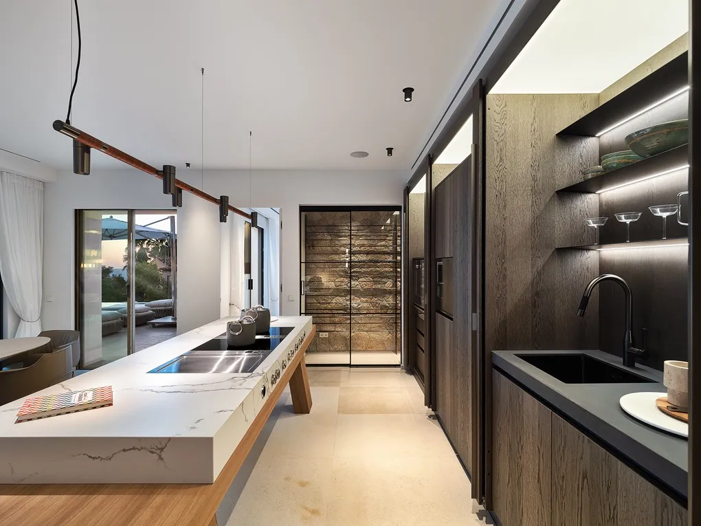 Modern villa i ett drömläge med spektakulär utsikt-8