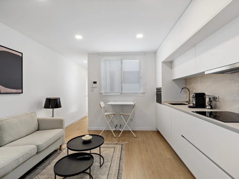 Charmante, helle und renovierte Wohnung mit Aufzug und Gemeinschafts-Dachterrasse in Top-Lage Jaime III-2