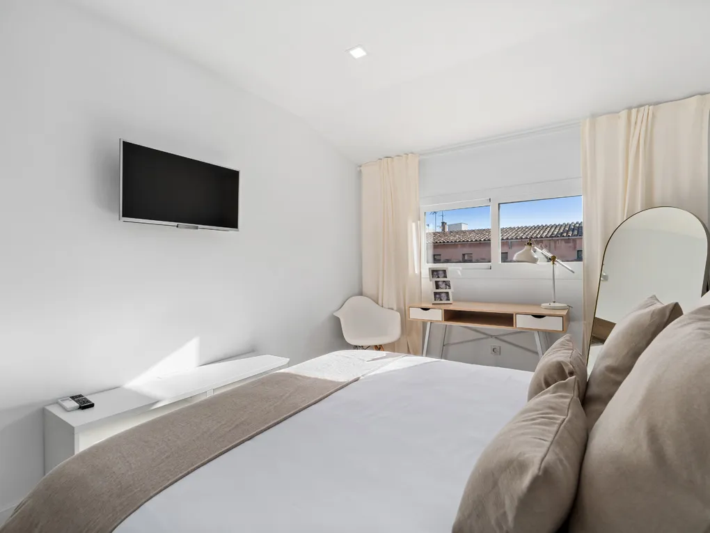 Charmante, helle und renovierte Wohnung mit Aufzug und Gemeinschafts-Dachterrasse in Top-Lage Jaime III-5