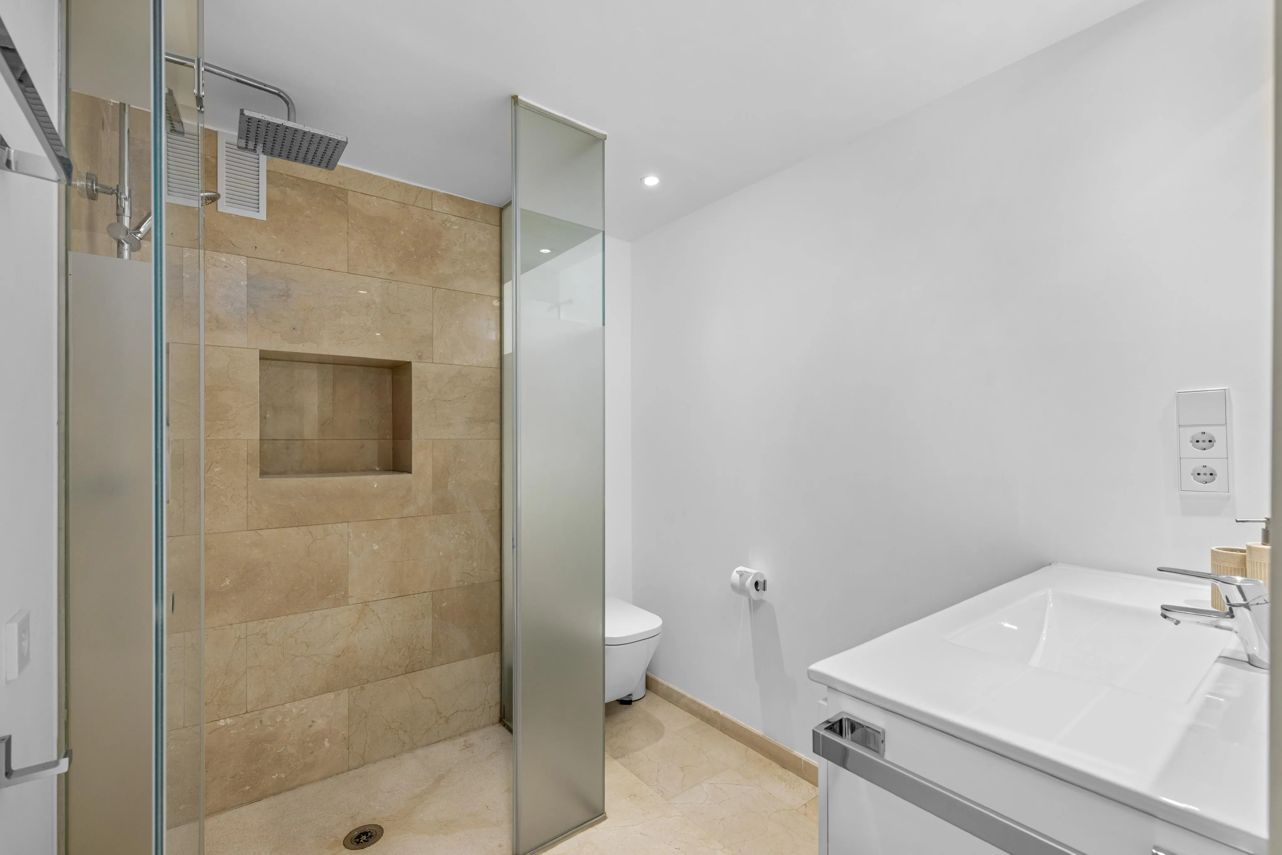 Acollidora casa en primera línia del port de Santa Ponsa.-11