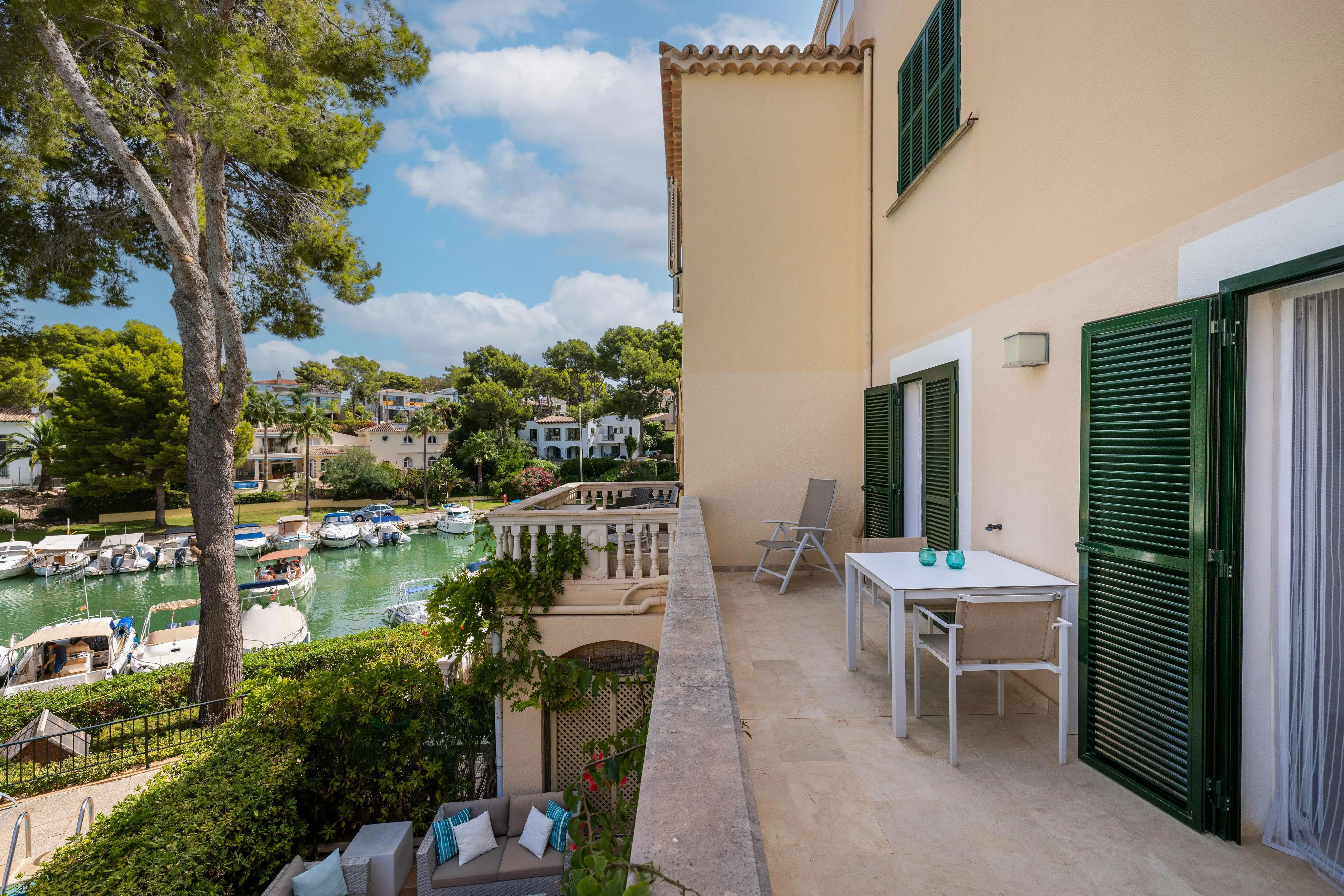 Acollidora casa en primera línia del port de Santa Ponsa.-15