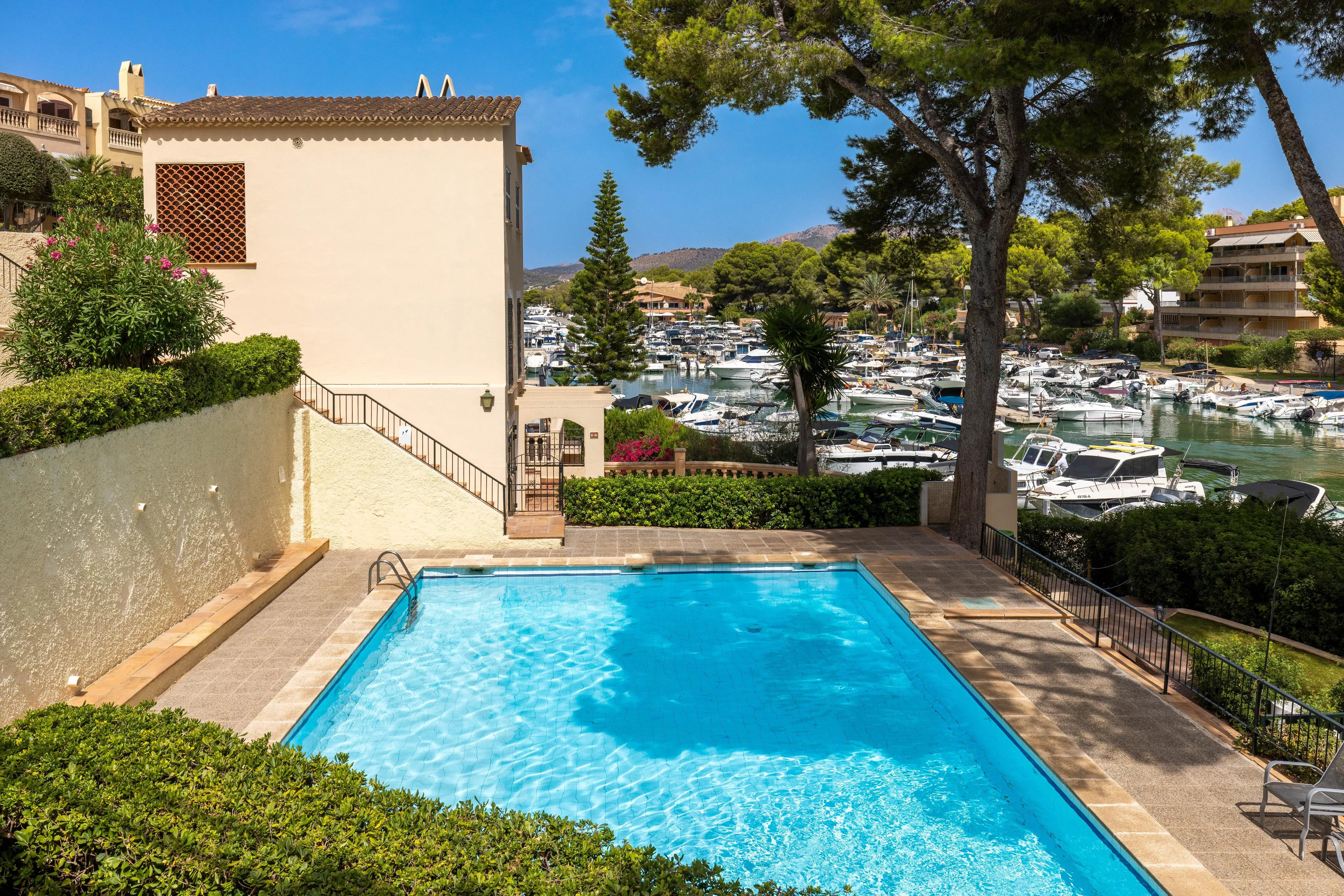 Acollidora casa en primera línia del port de Santa Ponsa.-13