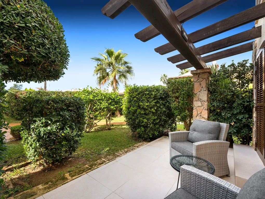 Apartament renovat amb jardí-14