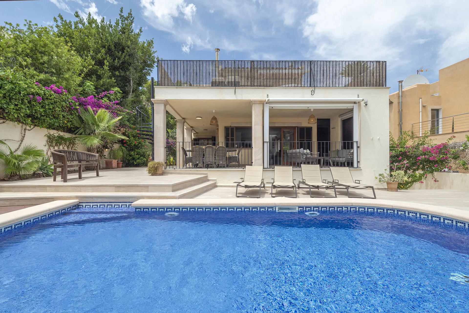 Indrukwekkende villa in de zon - sleutelklaar en onberispelijk-6