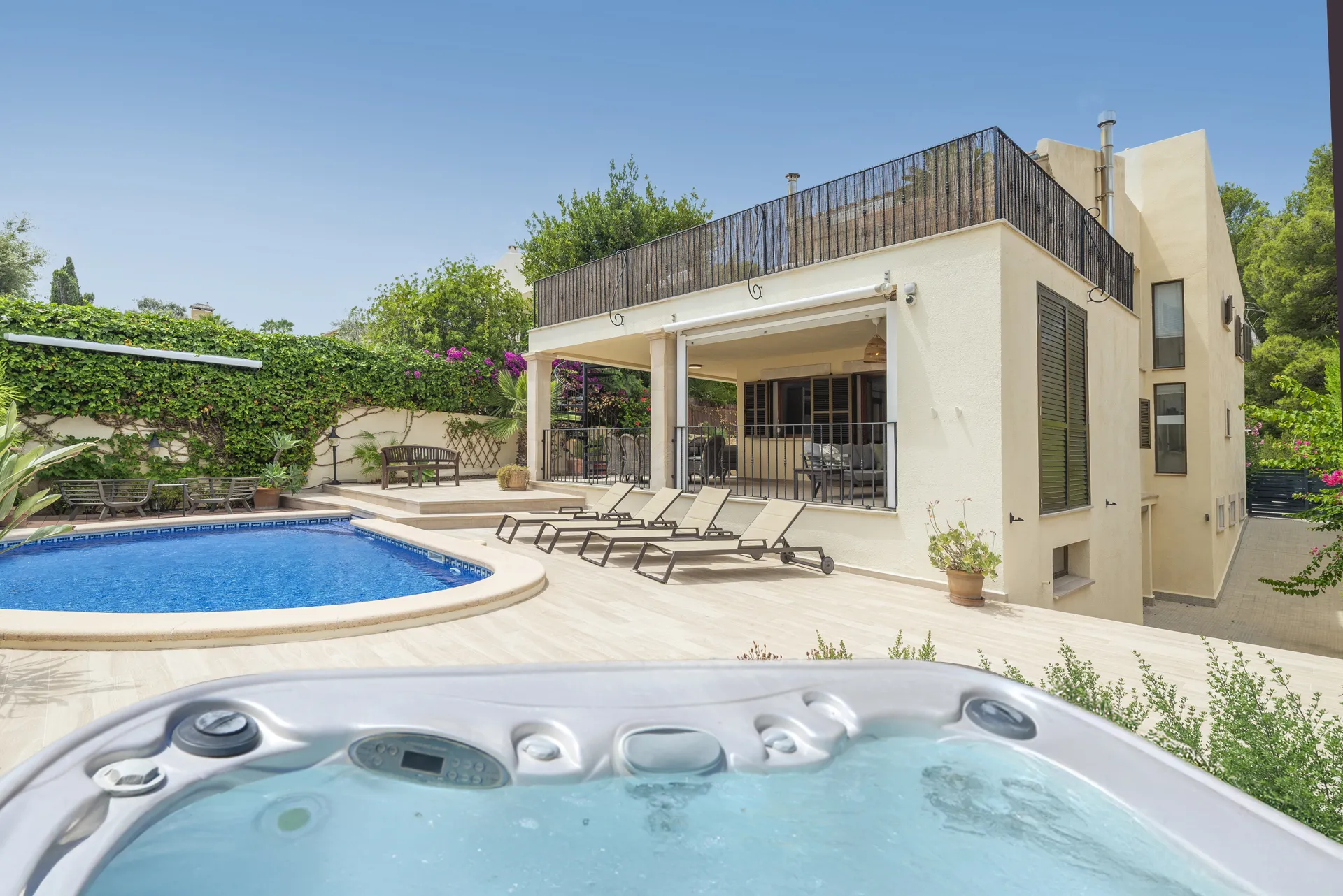 Villa magnifique au soleil – Prête à l'emploi & impeccable-1