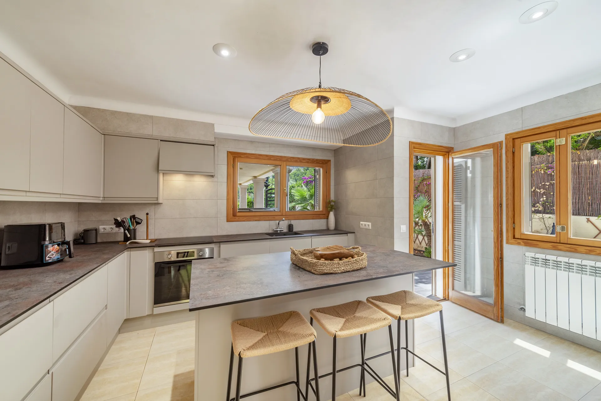 Indrukwekkende villa in de zon - sleutelklaar en onberispelijk-22