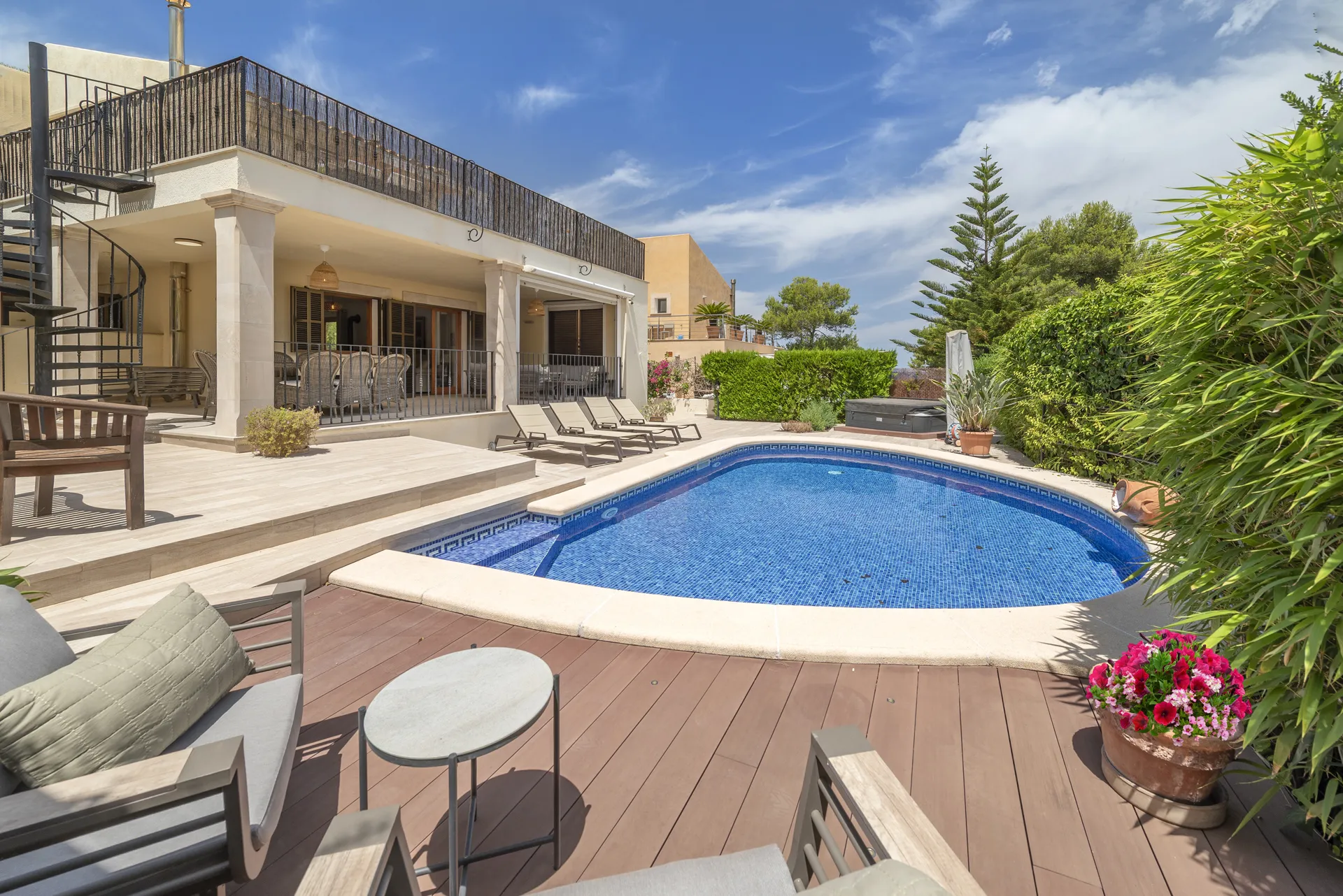 Indrukwekkende villa in de zon - sleutelklaar en onberispelijk-27