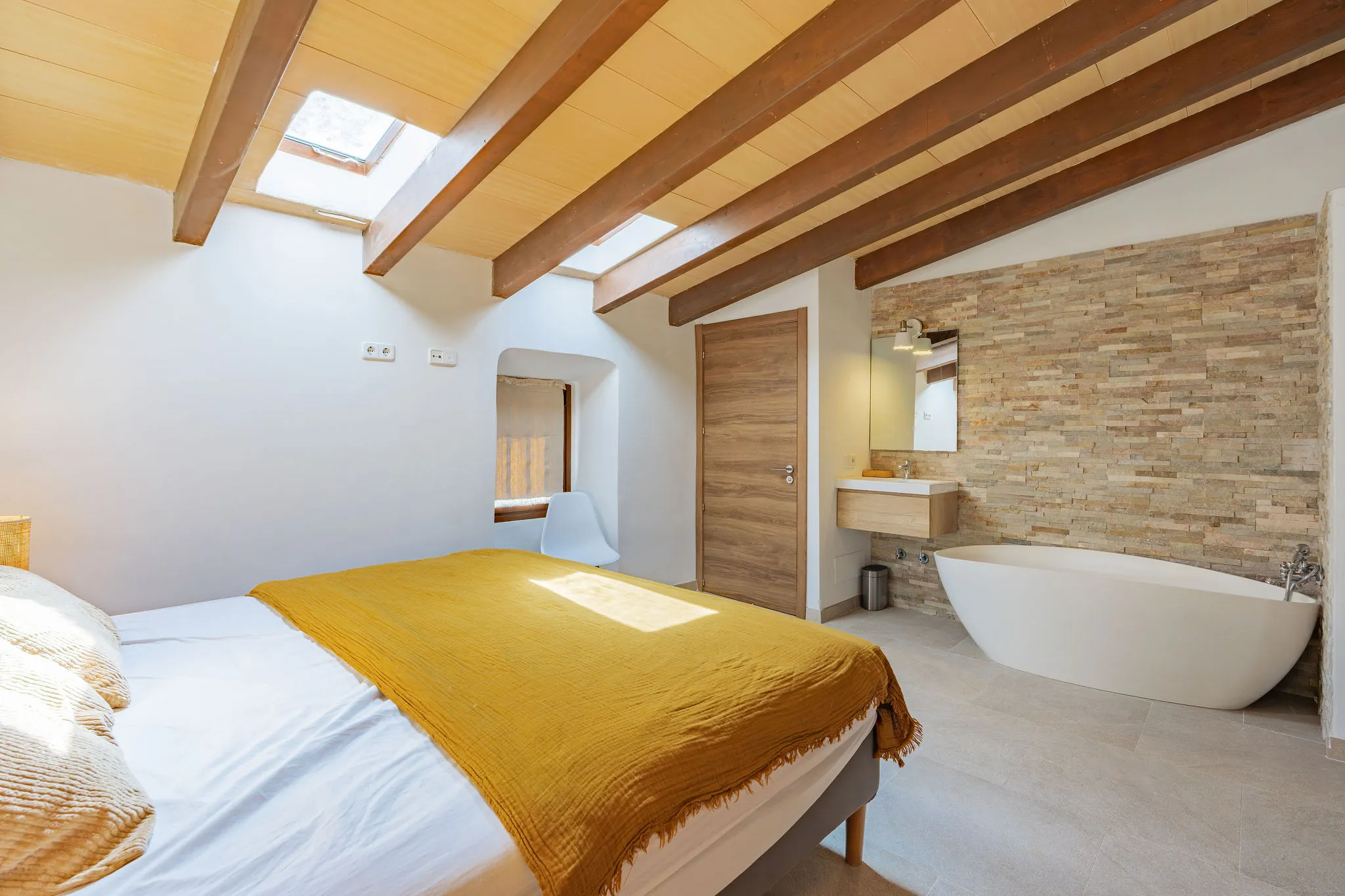 Beautifully renovated historic townhouse-11