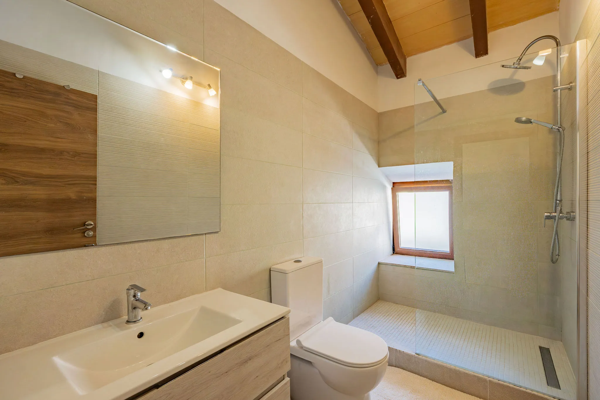 Beautifully renovated historic townhouse-15