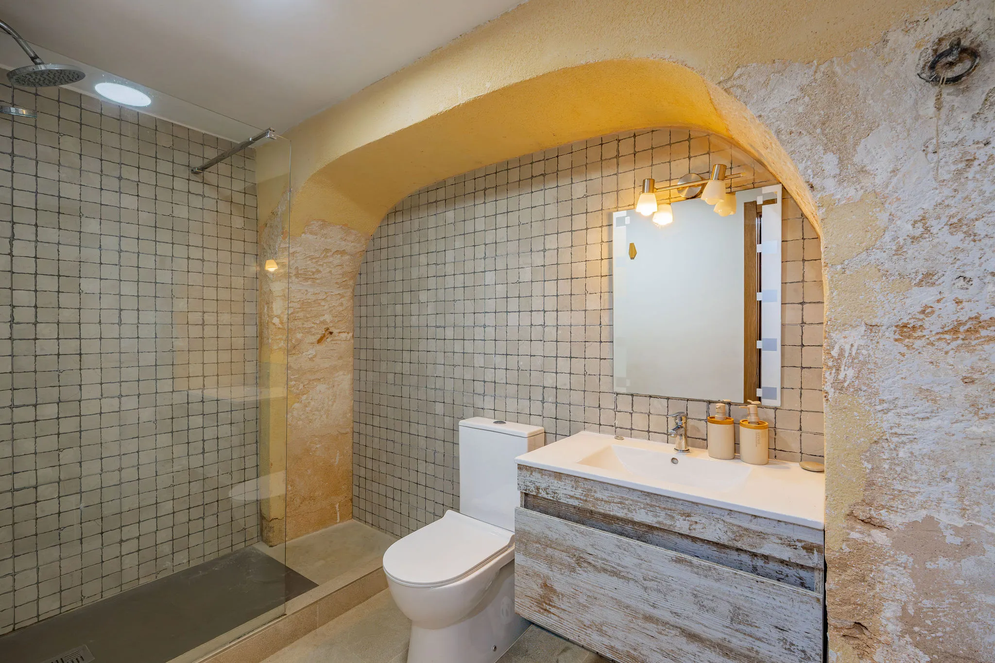 Beautifully renovated historic townhouse-9
