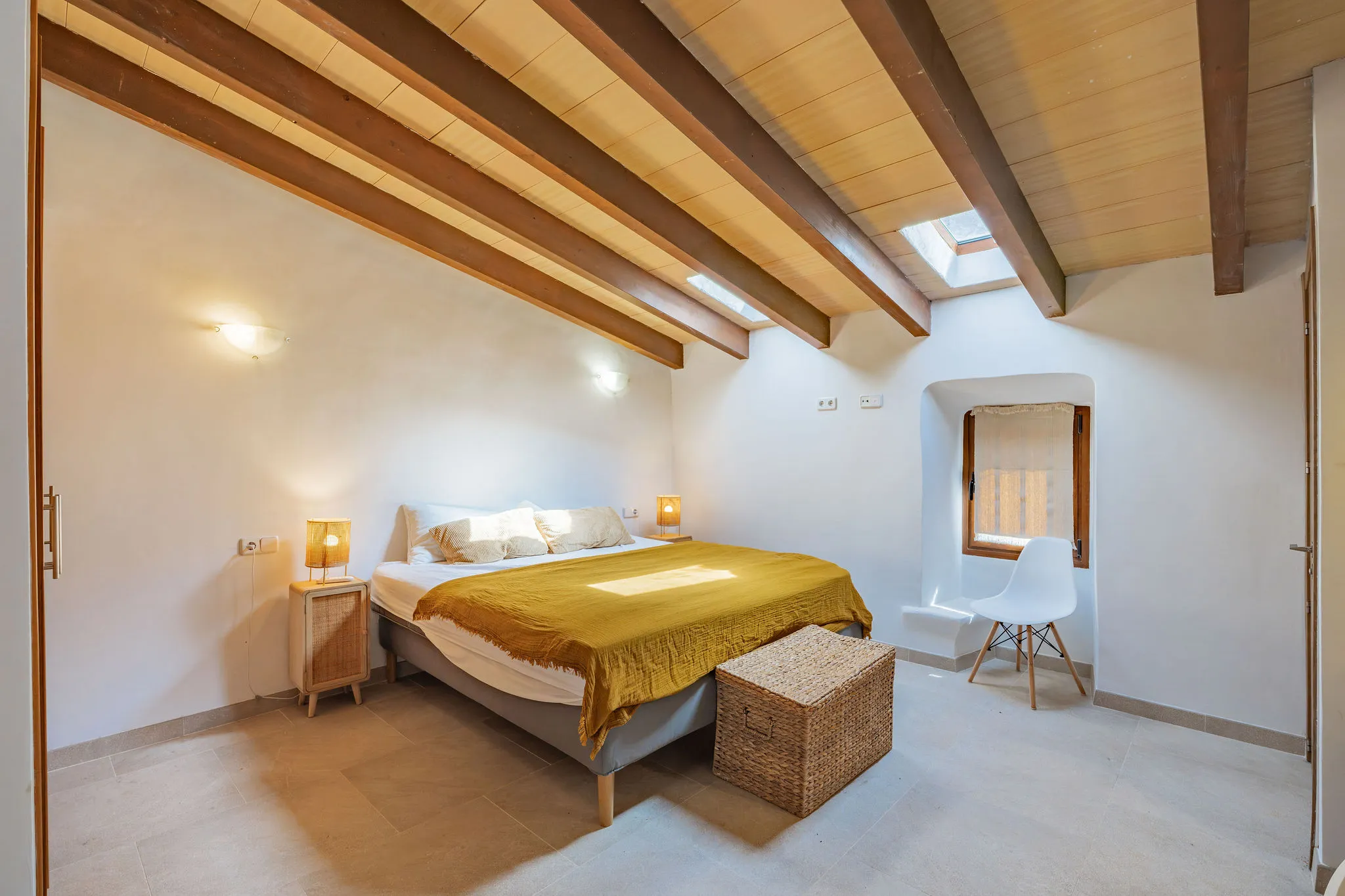 Beautifully renovated historic townhouse-10