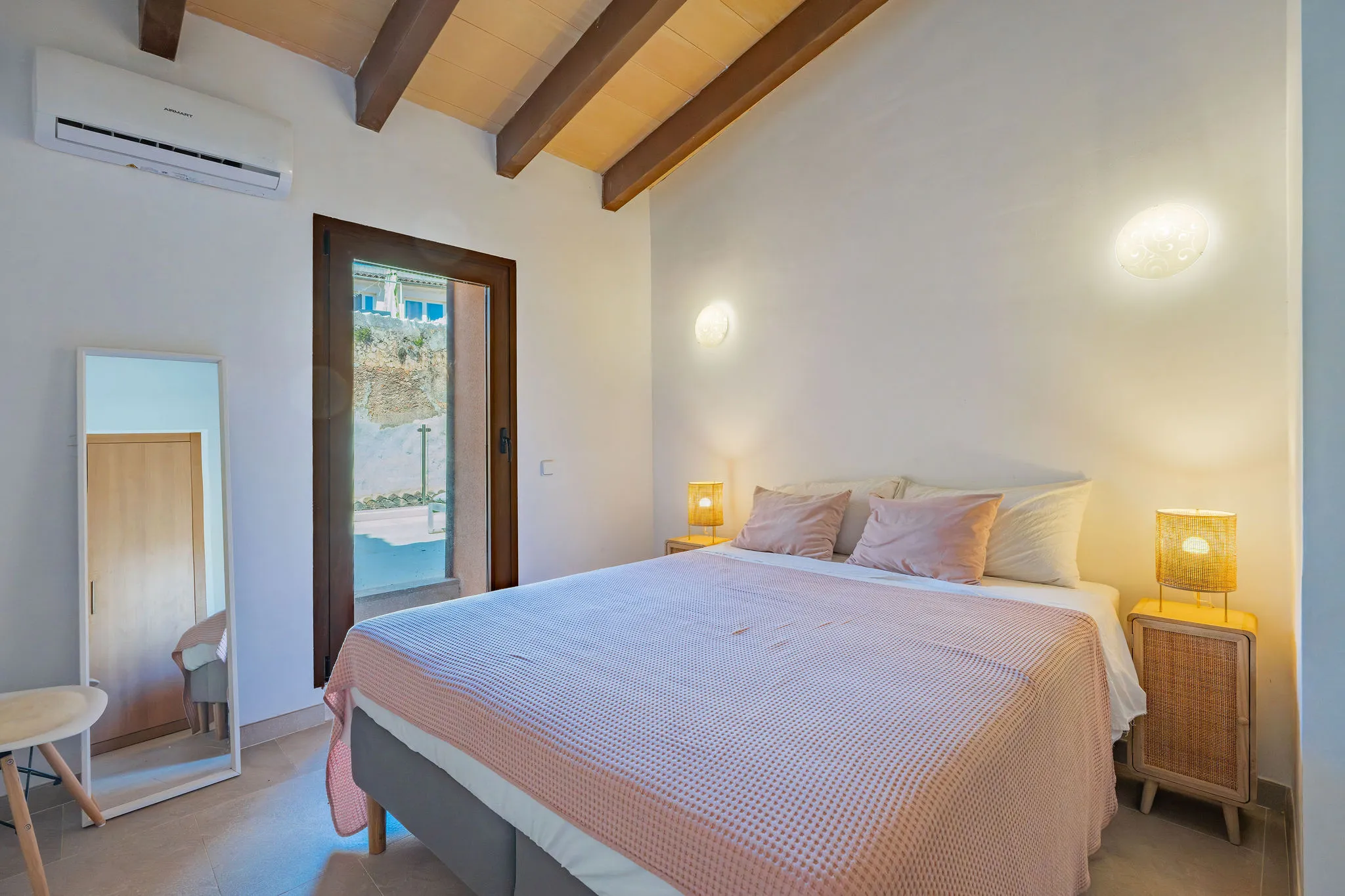 Beautifully renovated historic townhouse-12