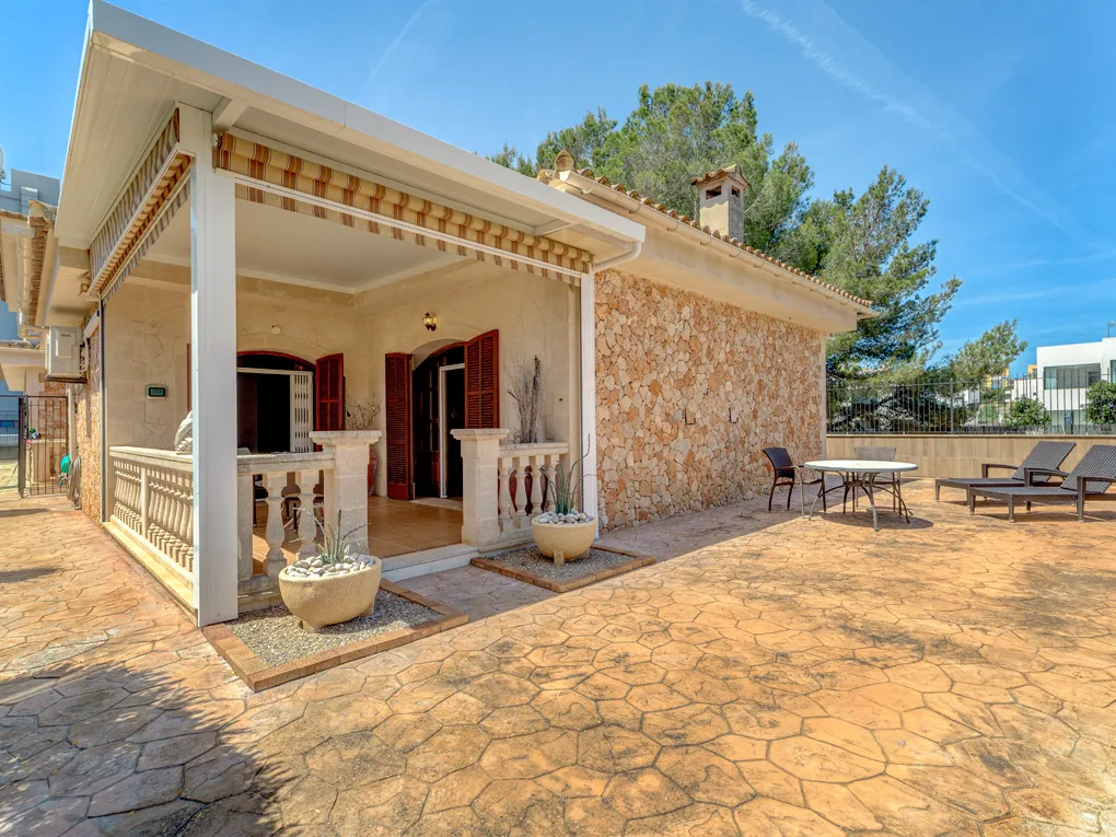 Bonito amplio chalet con varias terrazas-3