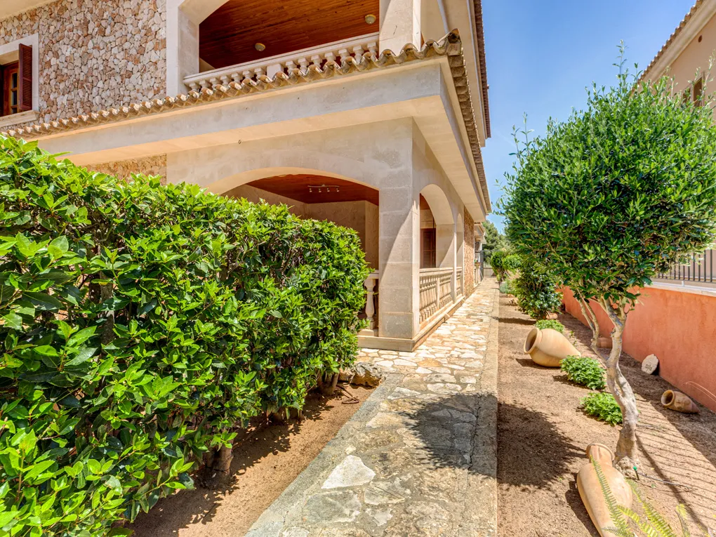 Bonito amplio chalet con varias terrazas-2