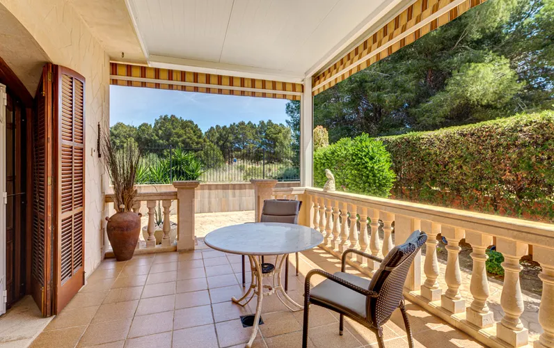 Lovely spacious villa with several terraces