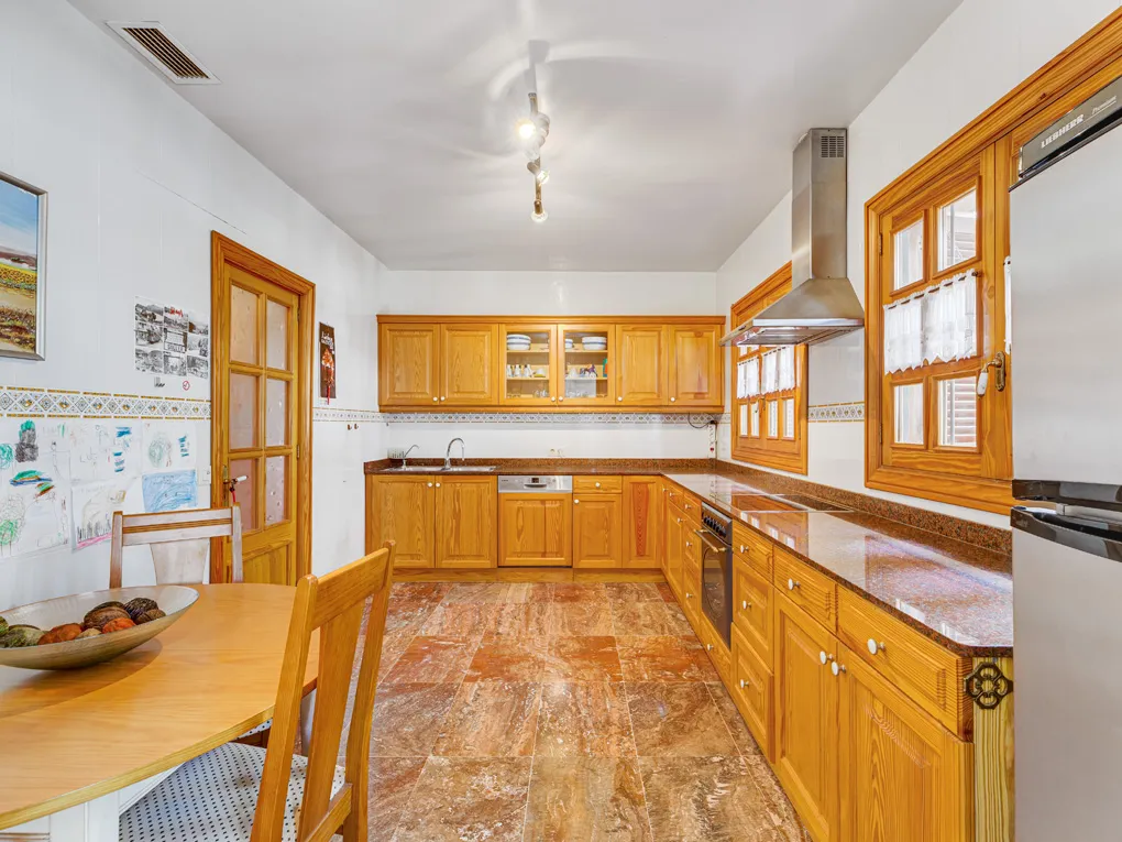 Bonito amplio chalet con varias terrazas-5