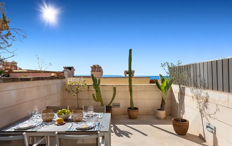 Modern townhouse with sea view and  close to the beach of Illetas