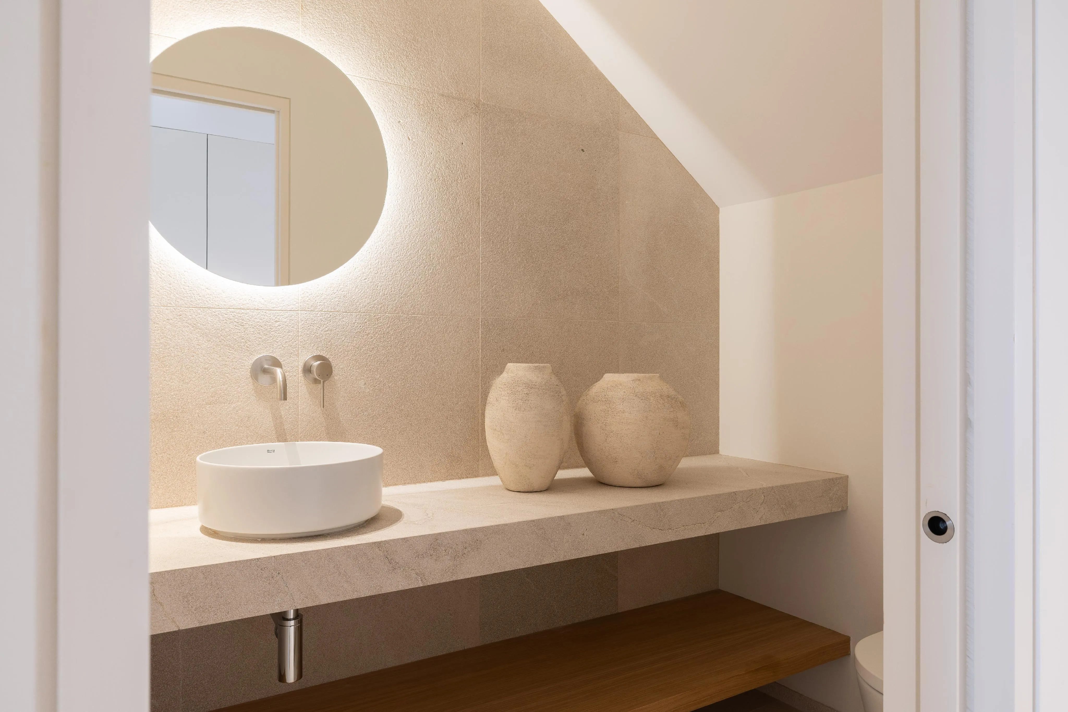 Casa de pueblo modernizada con gran terraza en la azotea-16