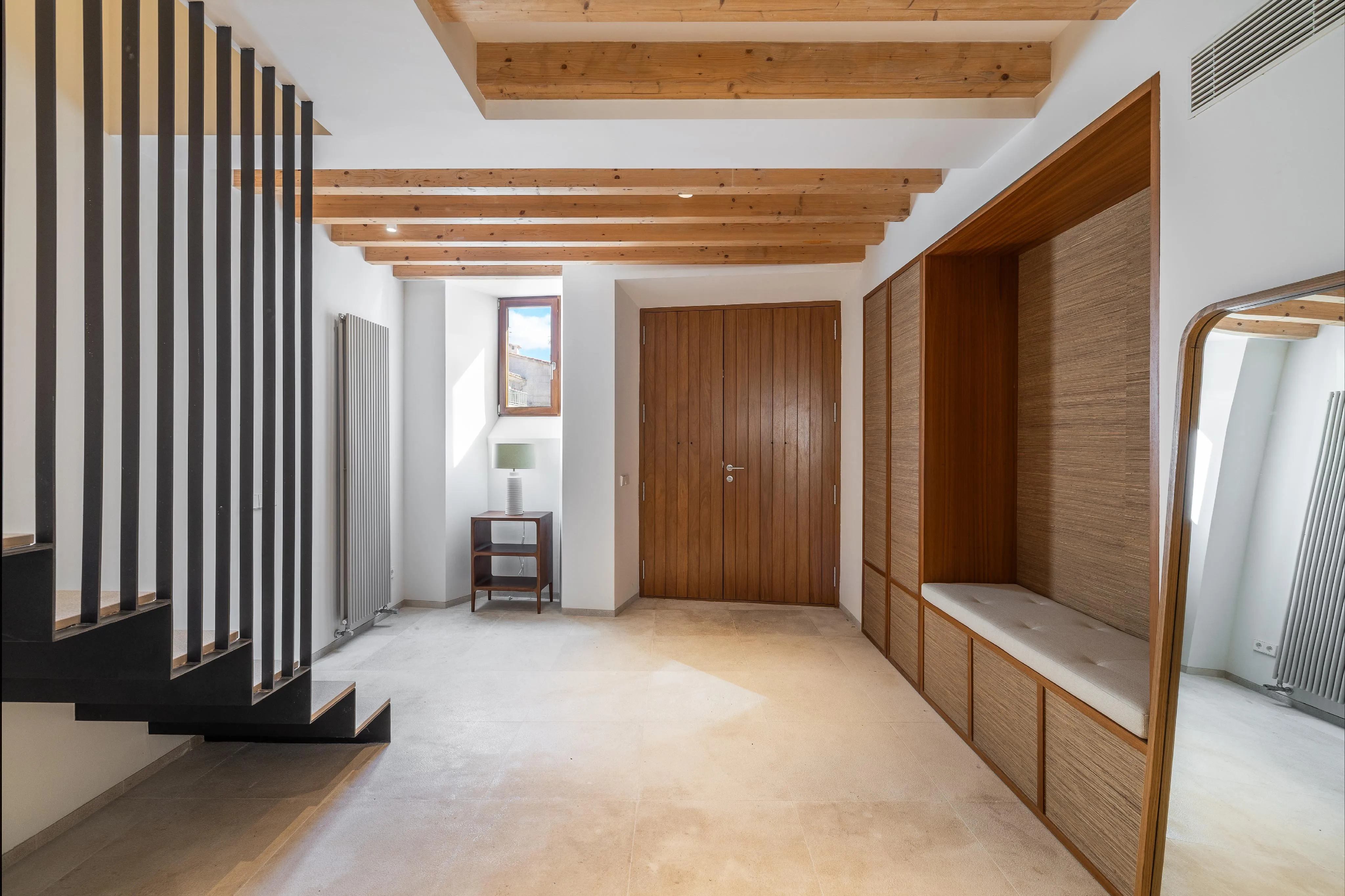 Casa de pueblo modernizada con gran terraza en la azotea-2