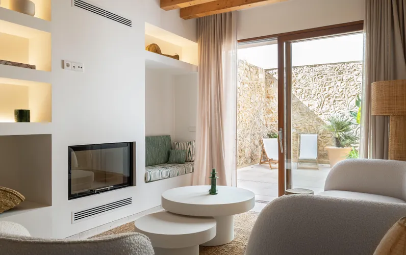 Casa de pueblo modernizada con gran terraza en la azotea