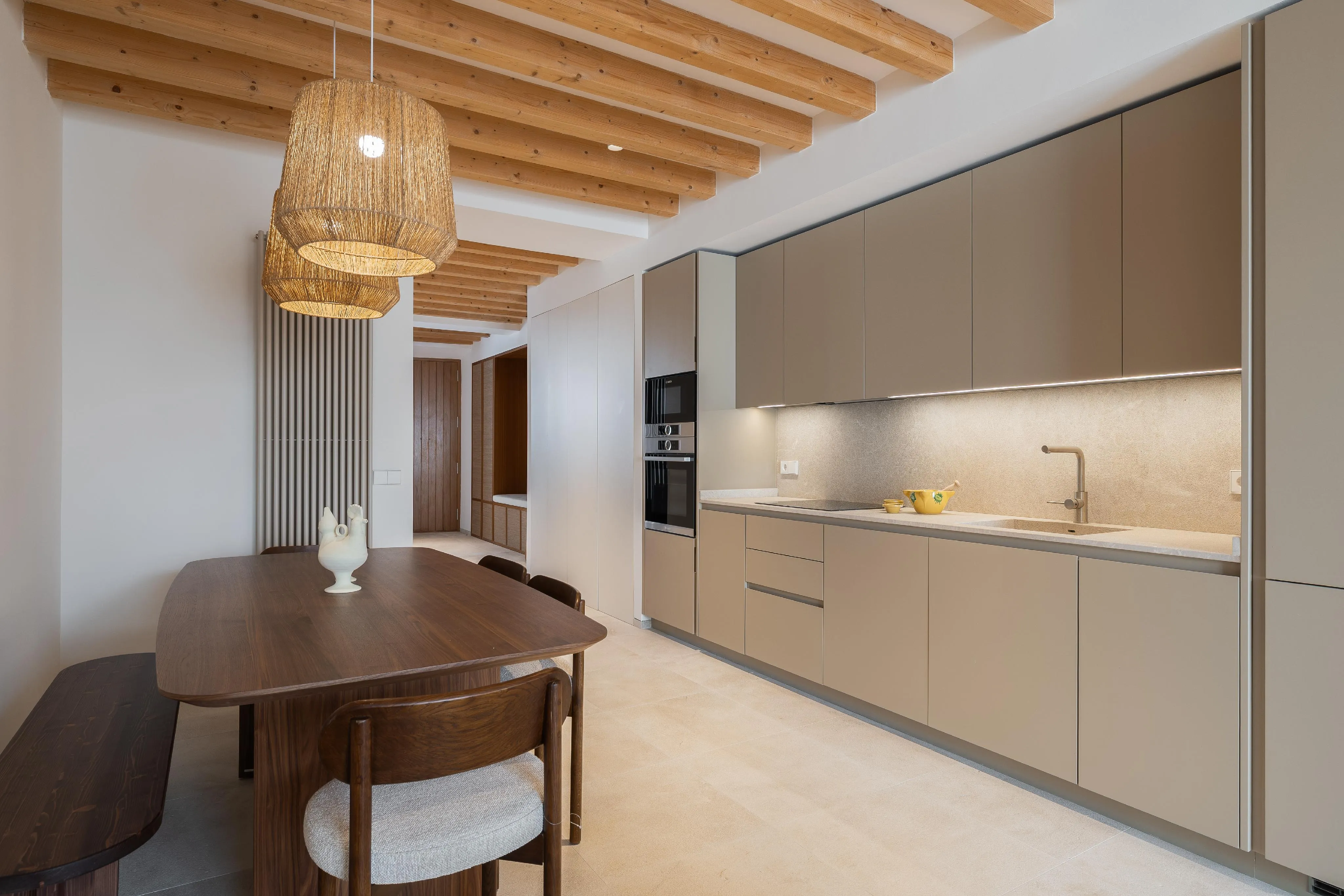 Casa de pueblo modernizada con gran terraza en la azotea-5