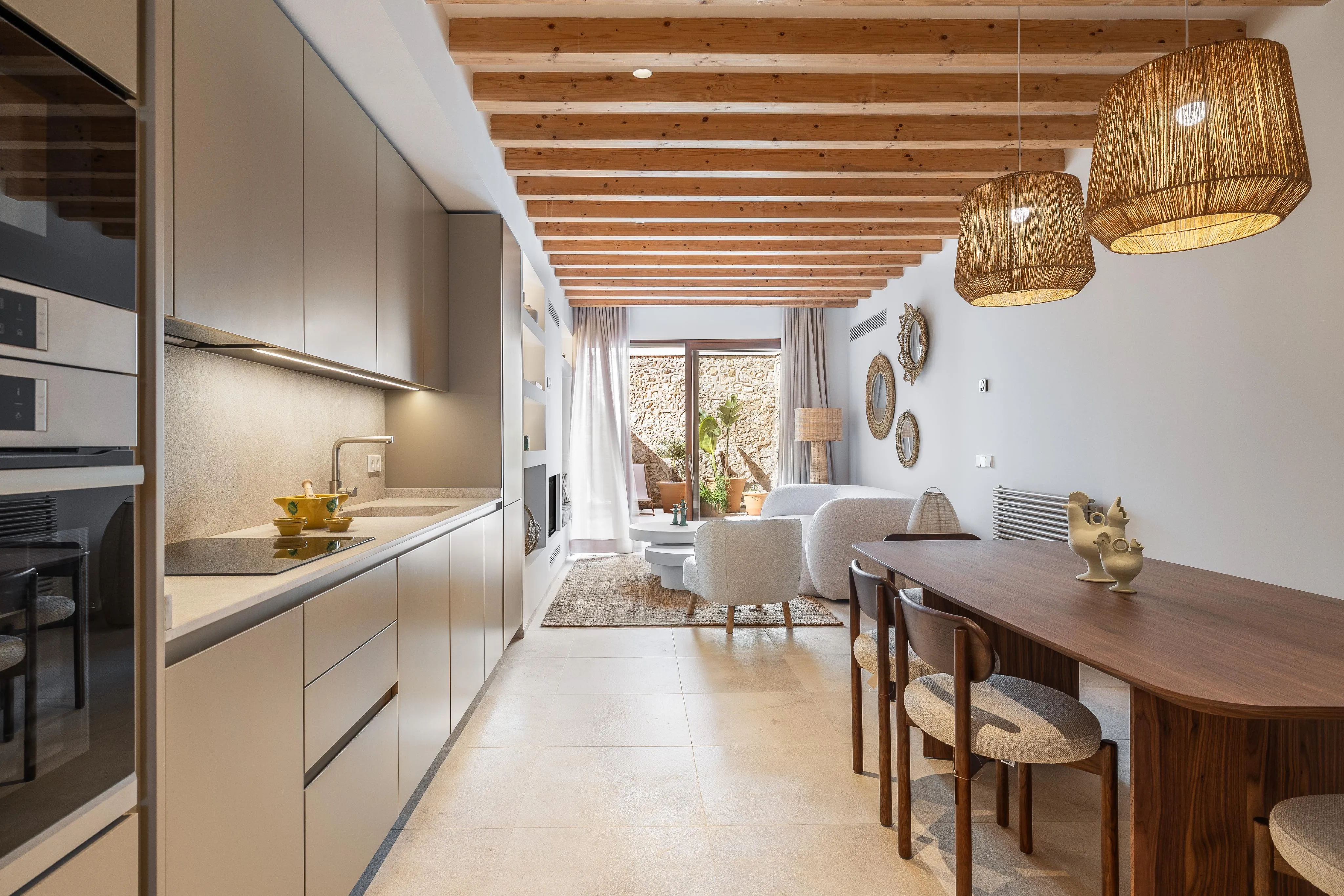 Casa de pueblo modernizada con gran terraza en la azotea-6