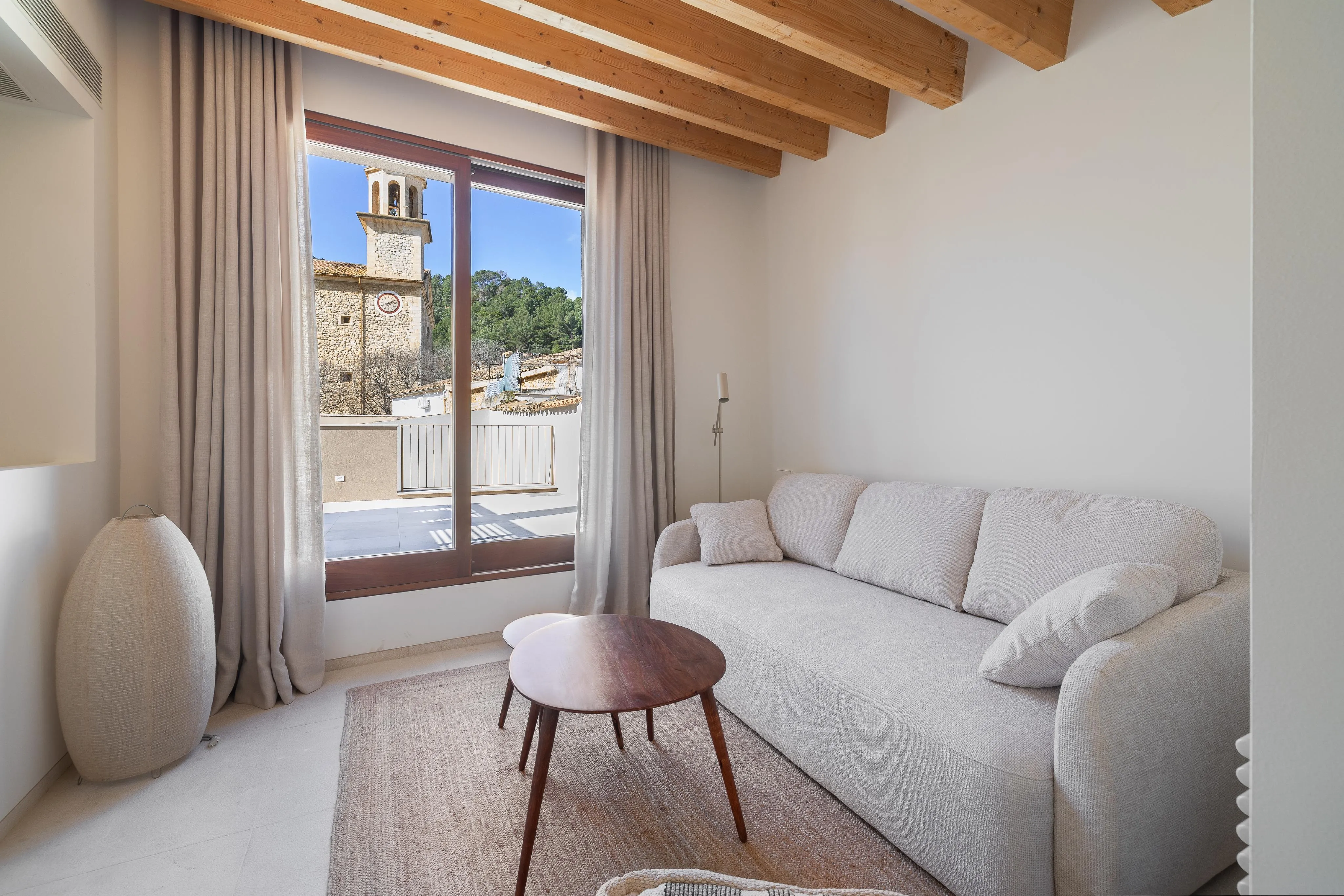 Casa de pueblo modernizada con gran terraza en la azotea-17