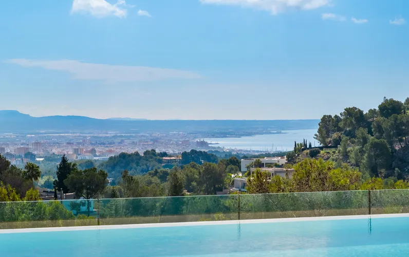 Villa de nueva construcción con vistas al mar en Son Vida