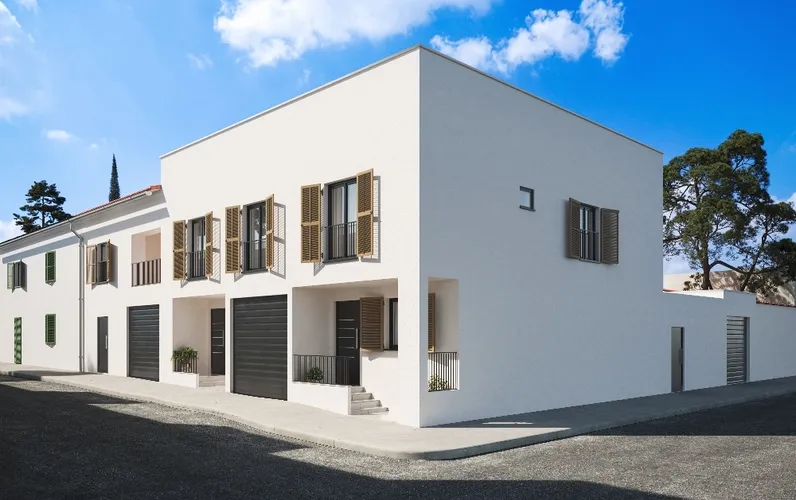 Современный дом с бассейном недалеко от пляжа