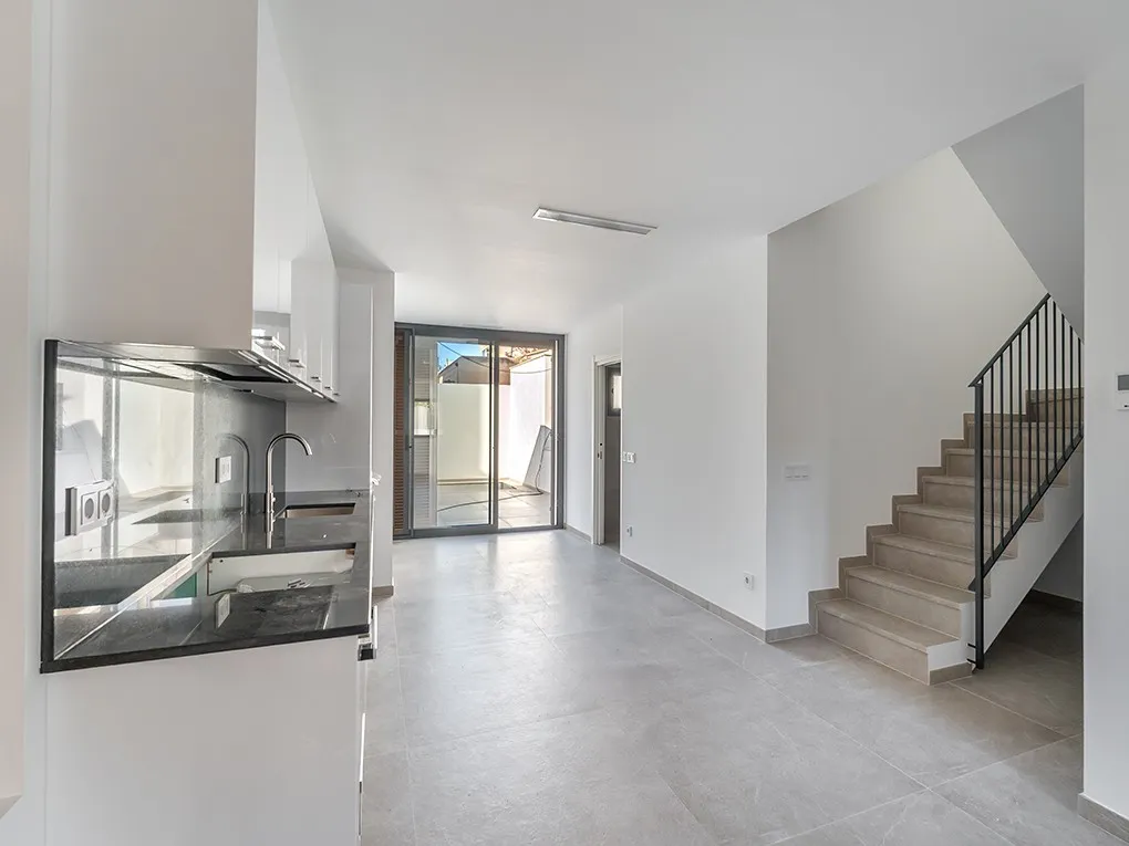 Maison moderne avec piscine près de la plage-7