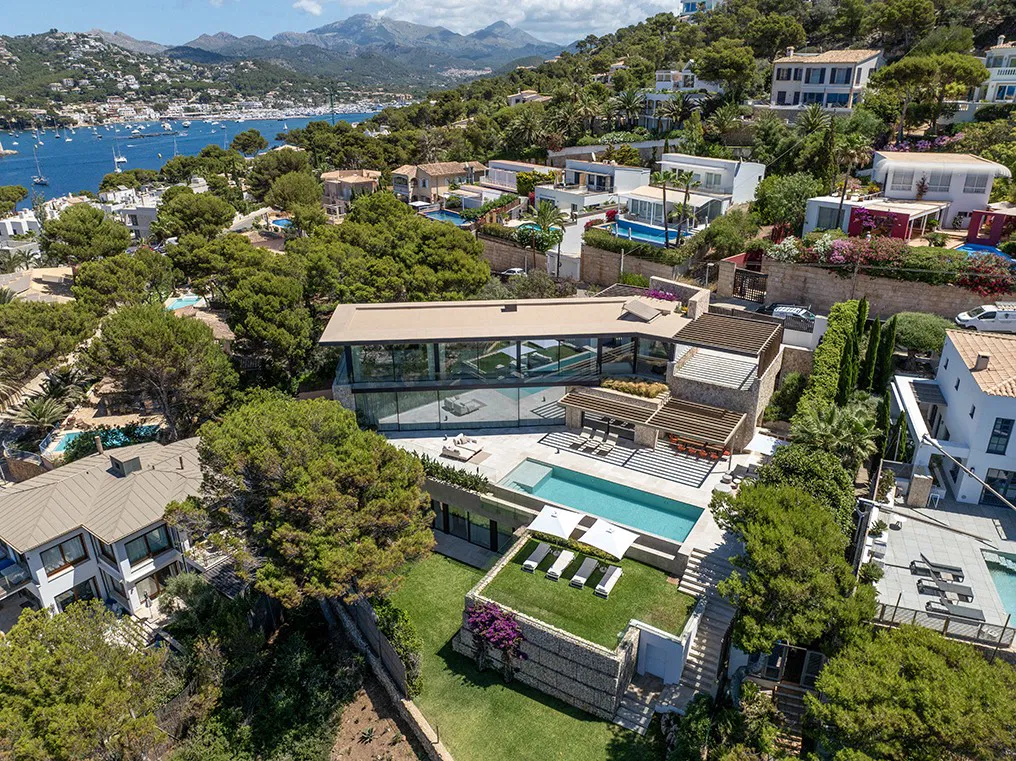 Front line villa in highly sought after location-27
