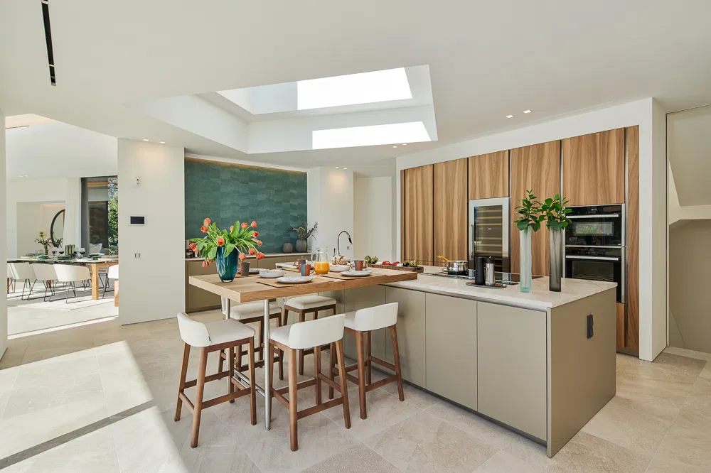 Front line villa in highly sought after location-8