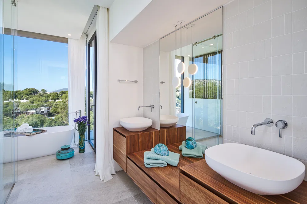 Front line villa in highly sought after location-14