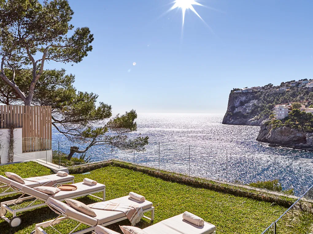 Front line villa in highly sought after location-3