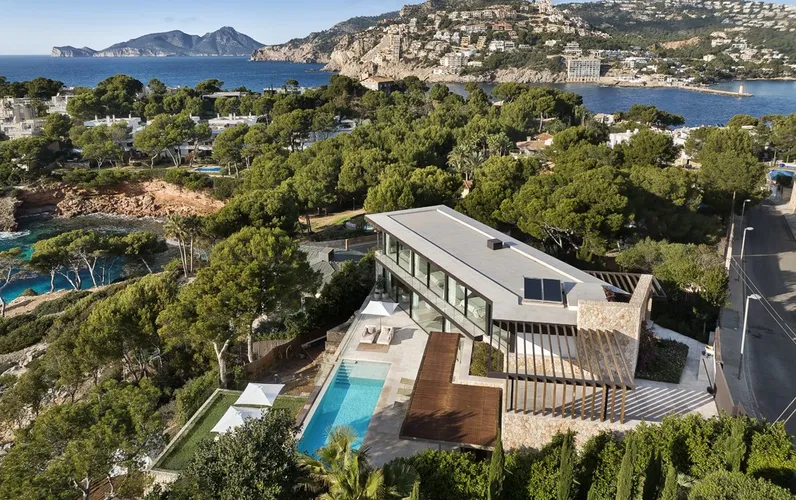 Sophisticated architecture on the seafront