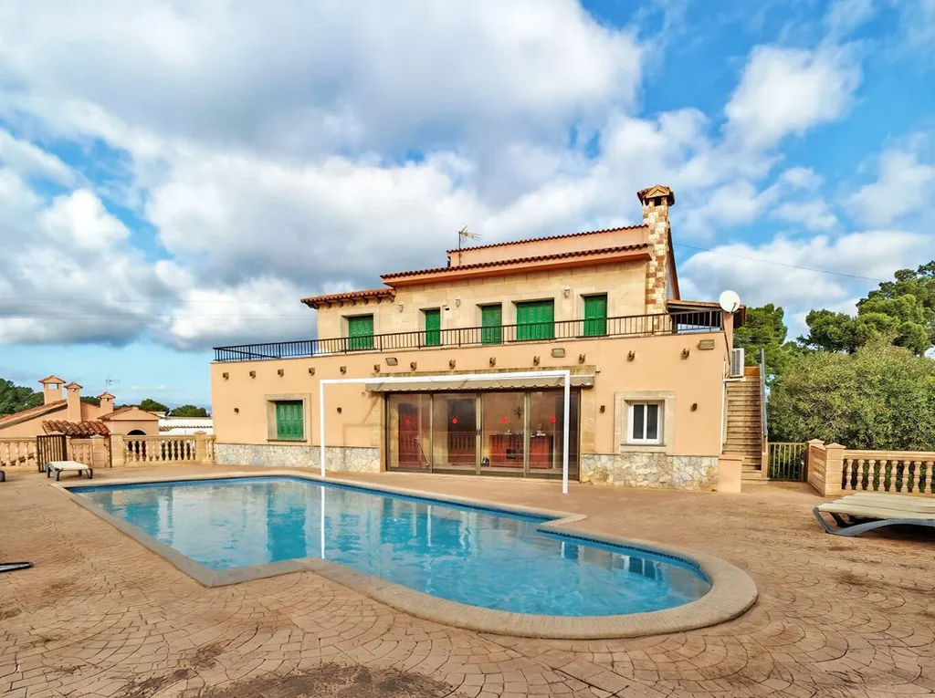 Oportunitat única en Bellavista — gran parcel·la amb accés proper al mar i enorme potencial-1