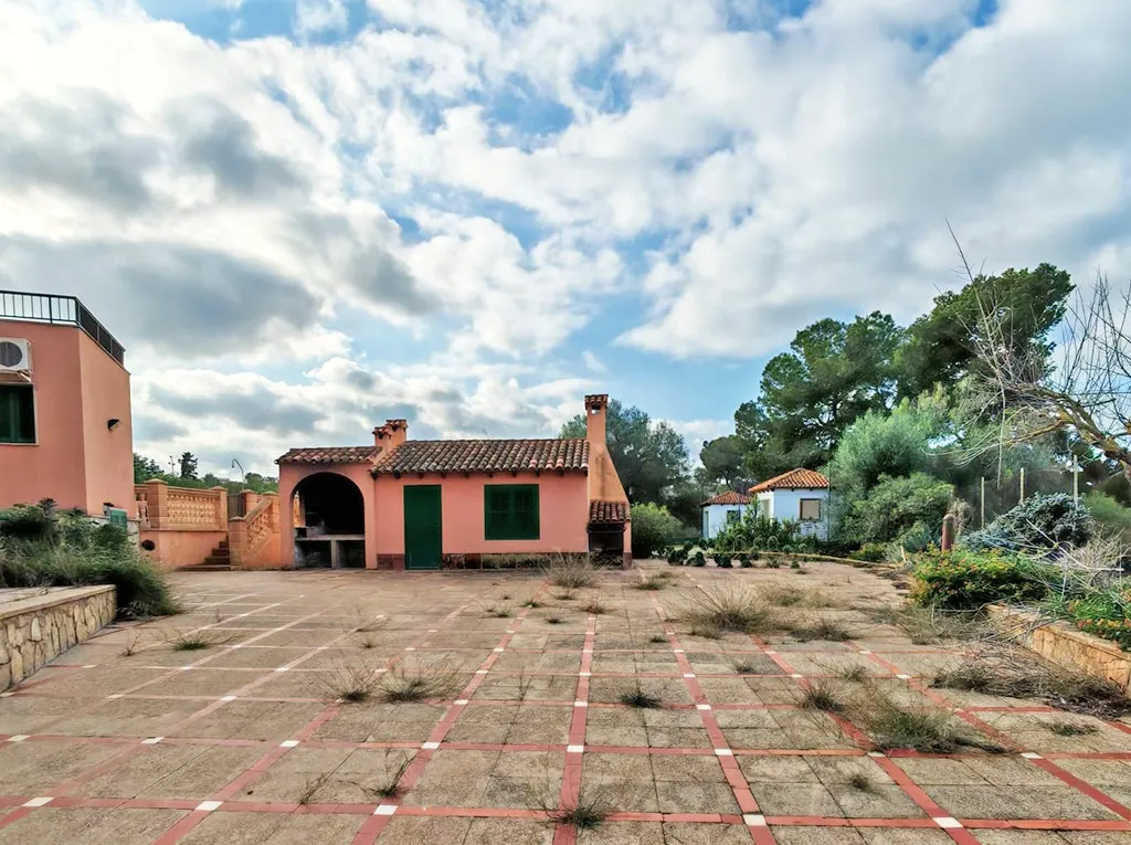 Oportunitat única en Bellavista — gran parcel·la amb accés proper al mar i enorme potencial-6