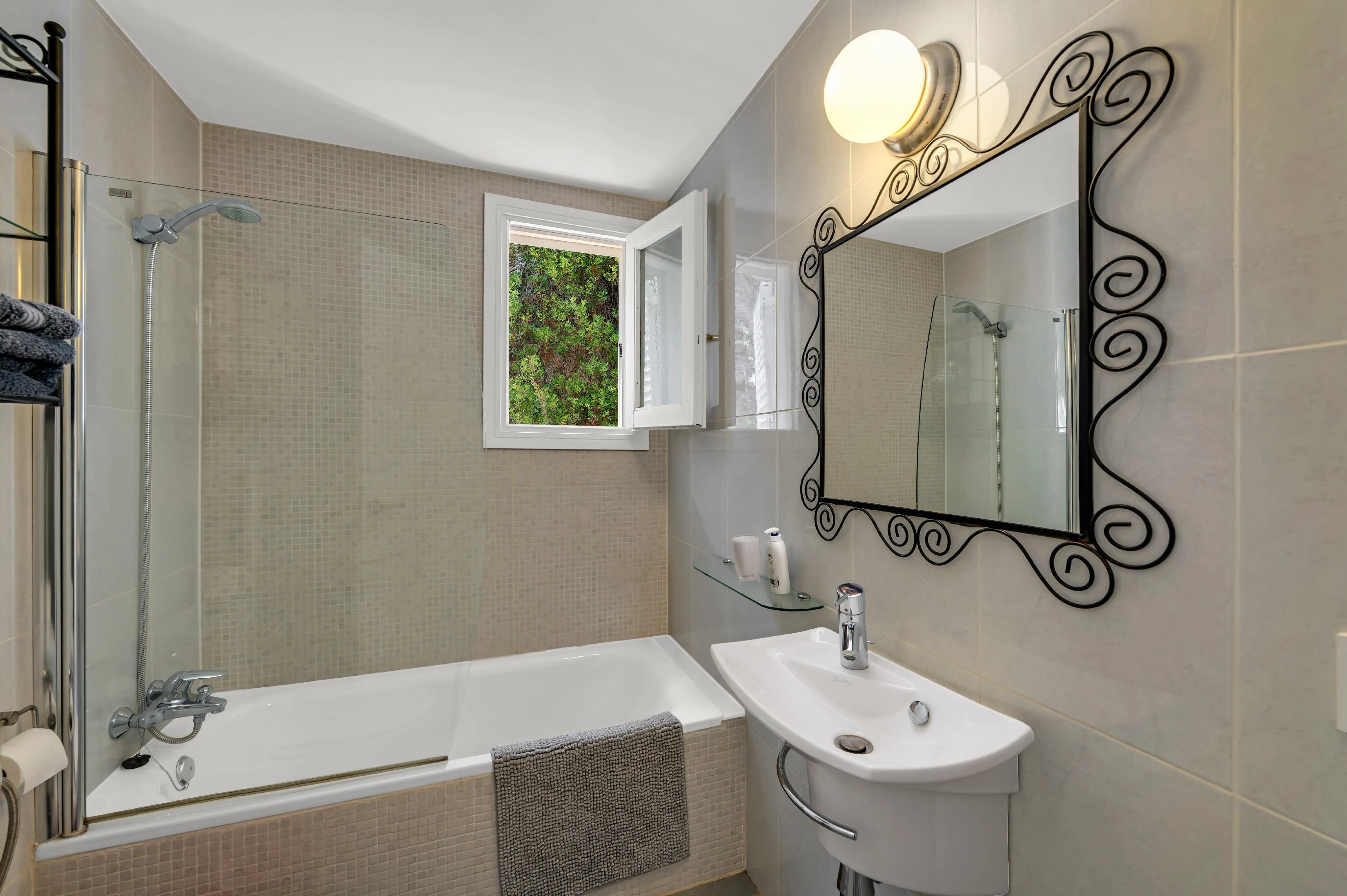 Holiday Apartment with Stunning Sea Views Next to the Marina-9