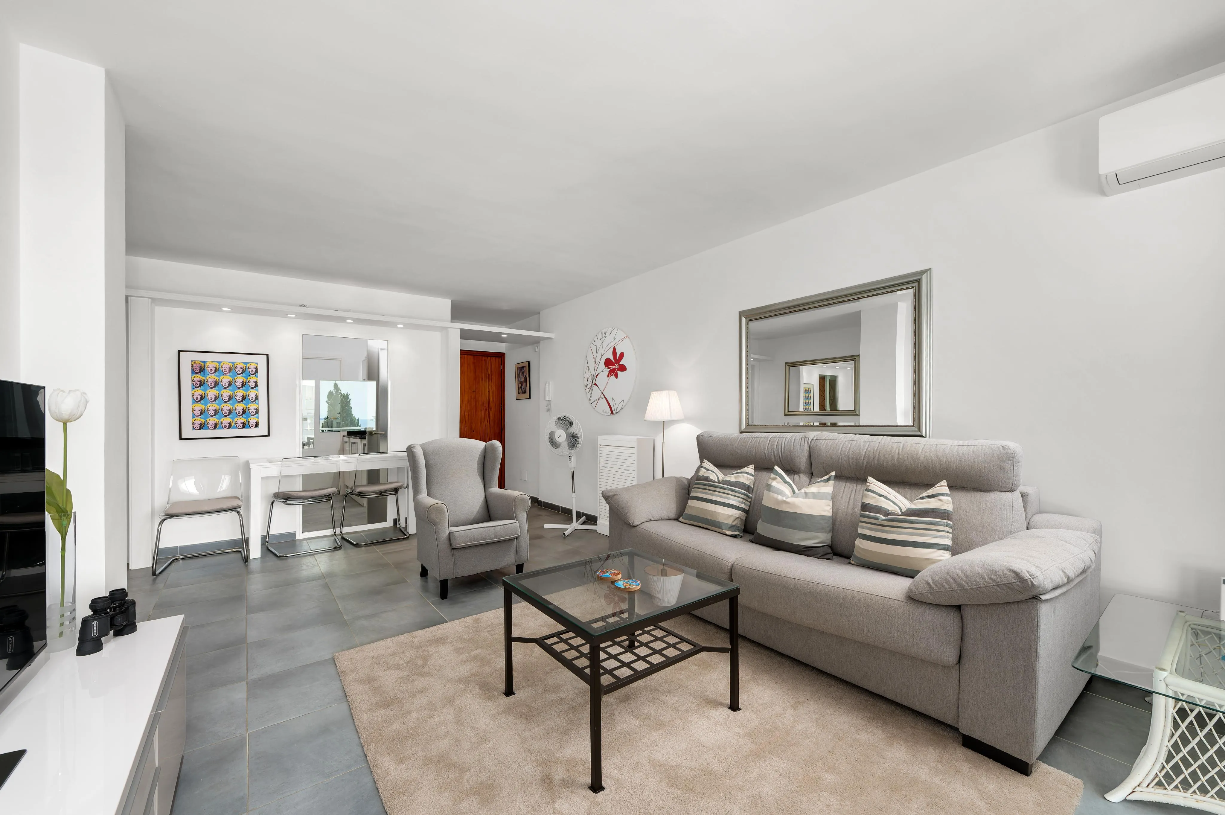 Holiday Apartment with Stunning Sea Views Next to the Marina-4