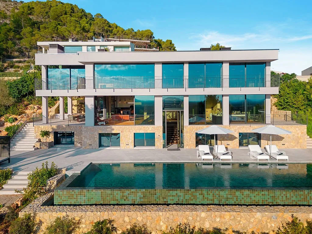 Spektakulär modern villa med utsikt över Palmabukten-31