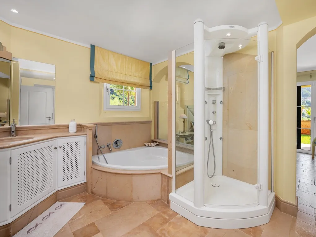 Lejlighed i stueetagen i luksuskompleks-10