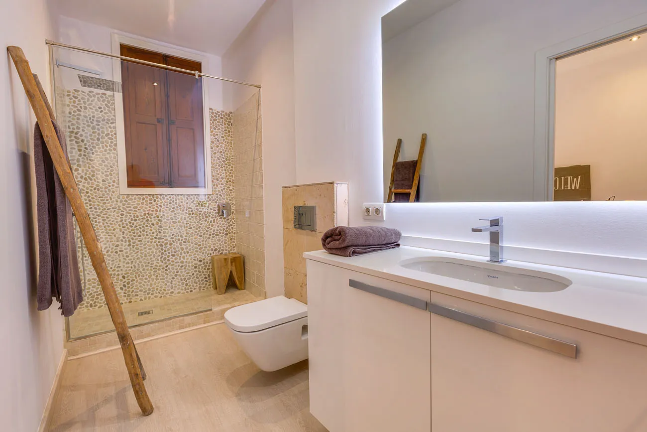 Gemütliche Wohnung mit Balkonen und Gemeinschaftsterrasse für Kurzzeitmiete bei Santa Eulalia-5