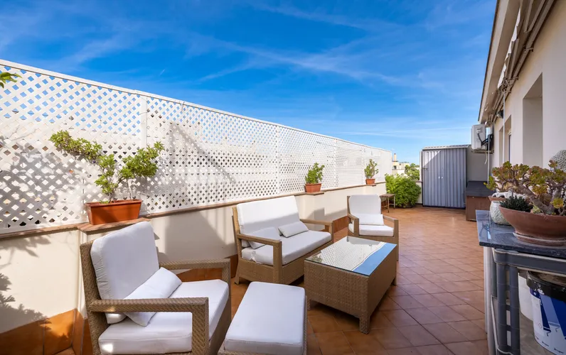 Ático luminoso con dos terrazas privadas