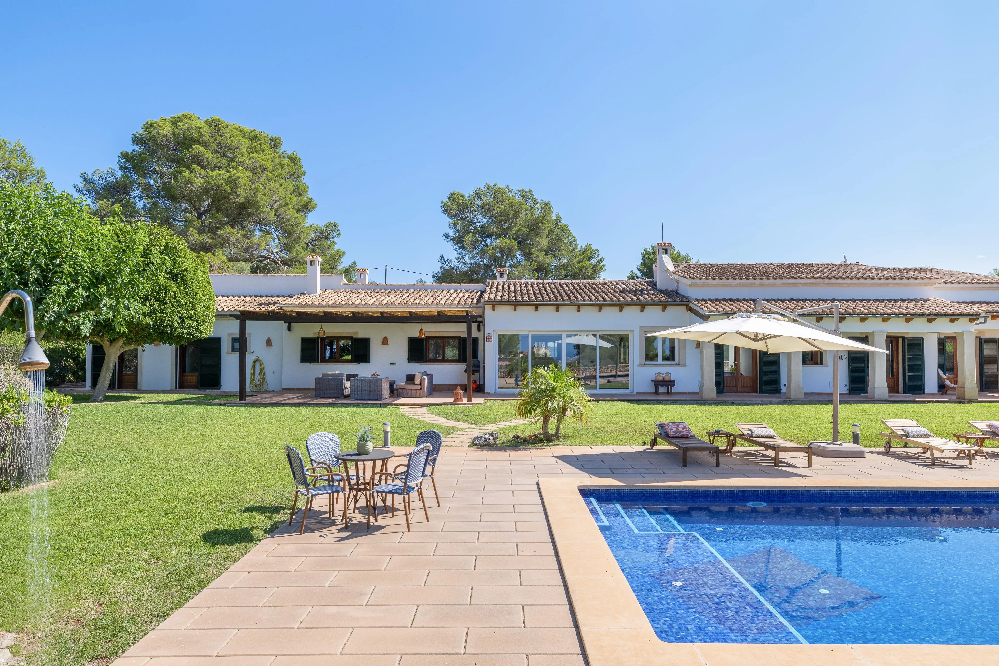 Maison familiale de plain-pied avec un beau jardin et une vue magnifique-1